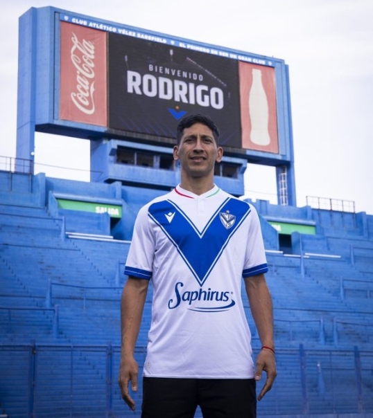Vélez Sarsfield oficializó la llegada de Rodrigo Aliendro