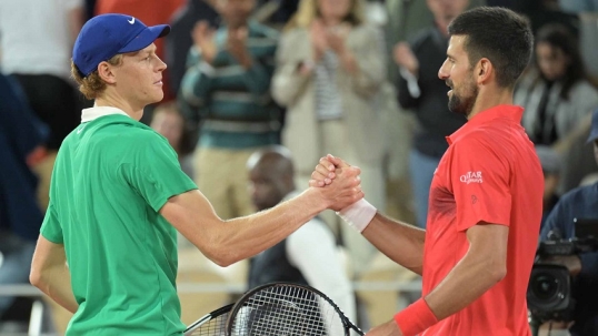 Wimbledon 2026: Jannik Sinner, enfrenta a Novak Djokovic en una de las semifinales