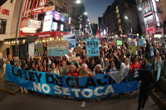 Marchan al Congreso contra la reforma a la Ley de Glaciares