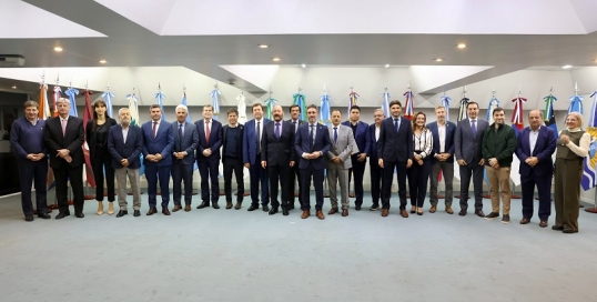 Gobernadores de todo el país reeligieron a Ignacio Lamothe como titular del CFI