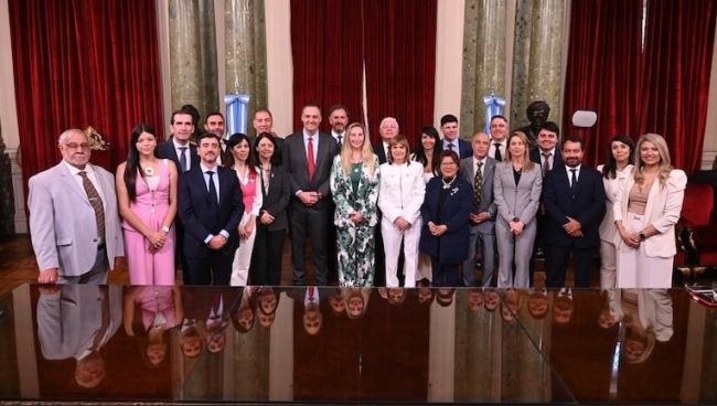 El Gobierno citó a sus senadores a Casa Rosada, para blindar a Manuel Adorni