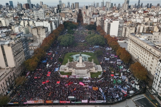 Ni Una Menos: Multitudinaria marcha en todo el país pidiendo “Justicia por Agostina, Dulce, Noelia y por todas”