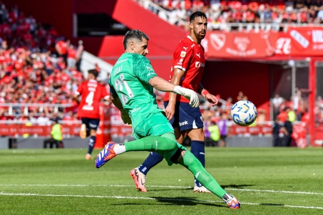 Torneo clausura de la Liga Profesional de Fútbol: Racing e Independiente juegan en clásico de Avellaneda