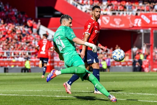 Torneo clausura de la Liga Profesional de Fútbol: Racing e Independiente juegan en clásico de Avellaneda