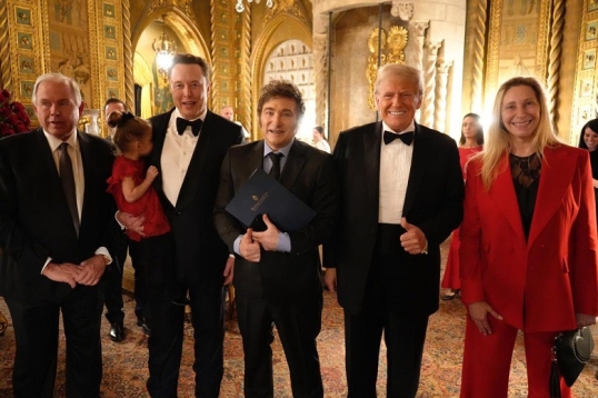 Milei participó en la cena con Trump, anfitrión de la sede de la cumbre mundial de derecha