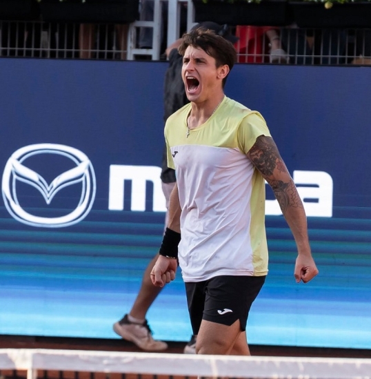 Masters 1000 de París: Ugo Carabelli eliminó a Tomás Etcheverry