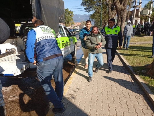 ATE Tucumán: Denuncian represión y detenciones durante una protesta en Yerba Buena