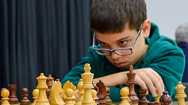 Ajedrez: El argentino Faustino Oro derrotó al número dos del mundo