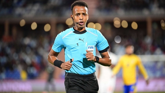 Mundial 2026: Estados Unidos deporta al árbitro somalí Omar Artan