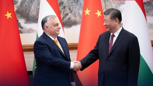 China y Hungría llaman a la comunidad internacional a facilitar la reanudación del diálogo directo entre Rusia y Ucrania