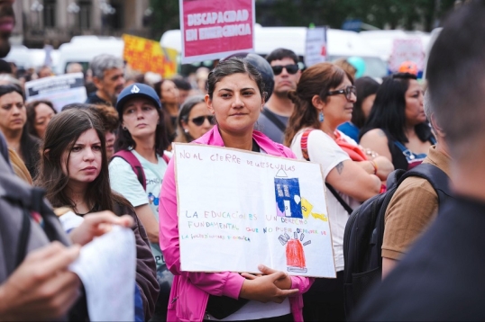 Discapacidad: Multitudinaria movilización al ministerio de Salud, en reclamo por la aplicación de la emergencia