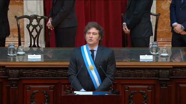 Milei le pidió a los gobernadores que implementen recortes rio por u$s60.000millones