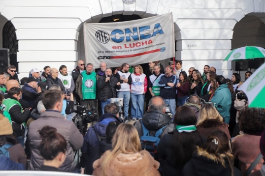 ATE encabezó la protesta por despidos en la CNEA: “Estos despidos son un golpe al corazón del plan nuclear argentino”
