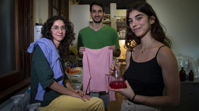Desarrollan «la primera tintura textil de origen microbiano»