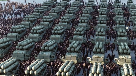 El líder Kim Jong-un presenta novedosa arma capaz de «reducir un objetivo a cenizas»