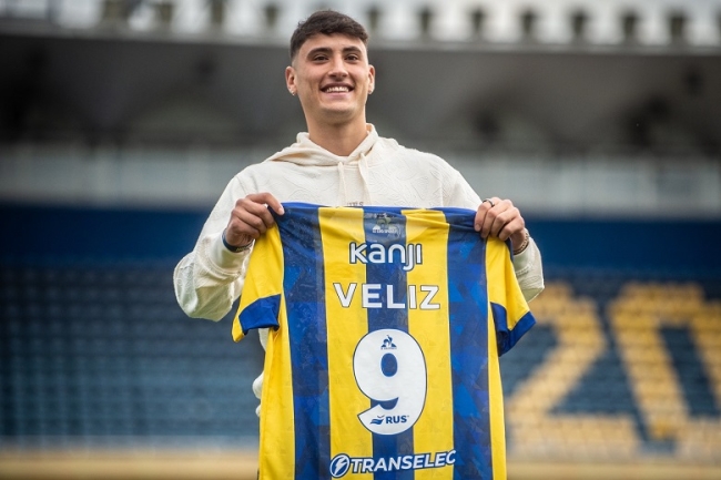 Rosario Central presentó a su nuevo refuerzo Alejo Véliz