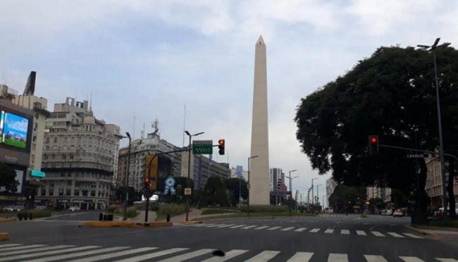 El tiempo en el AMBA, se presenta cálido, cielo parcialmente nublado y una máxima de 27 grados
