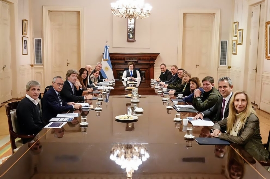 El Gobierno oficializó el aumento de sueldo para ministros, secretarios y subsecretarios