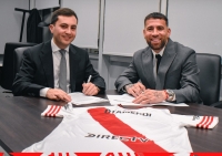 Nicolás Otamendi firmó su contrato con River Plate