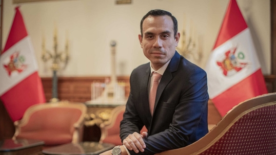 José Jerí asumió como presidente interino de Perú