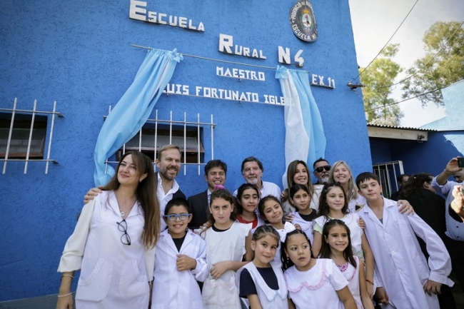 Axel Kicillof puso en funcionamiento el edificio educativo N° 250 en el municipio de Ezeiza