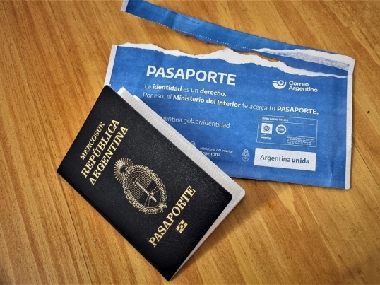 El Gobierno Nacional solicitó devolver una serie de pasaporte por una falla invisible
