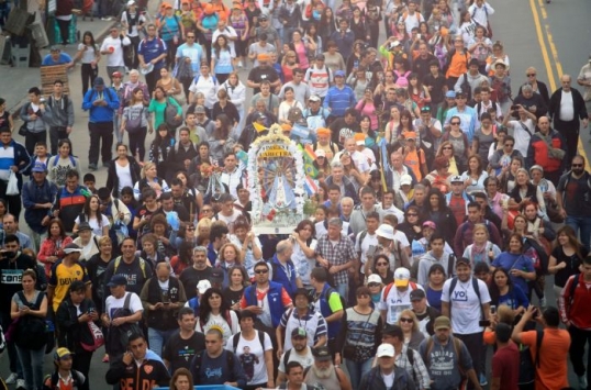 Se realiza la 50° Peregrinación Juvenil, bajo el lema «Madre, bajo tu mirada buscamos la unidad»