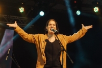 Gabriela Carel se presenta en el Teatro Gastón Barral de la UOCRA