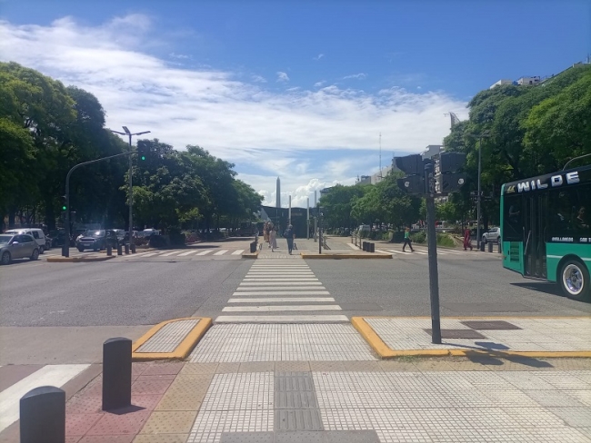 El tiempo en el AMBA, se presenta algo fresco en la mañana, cielo ligeramente nublado y una máxima de 28 grados