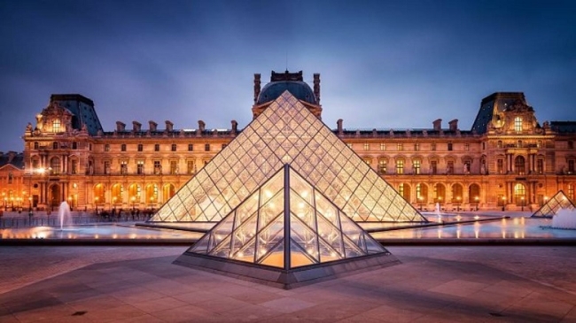 Francia: Roban en el Museo del Louvre