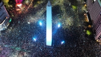 Miles de personas celebraron junto al Obelisco la victoria de la selección argentina
