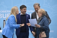 Axel Kicillof y Verónica Magario entregaron más de 1.400 escrituras gratuitas