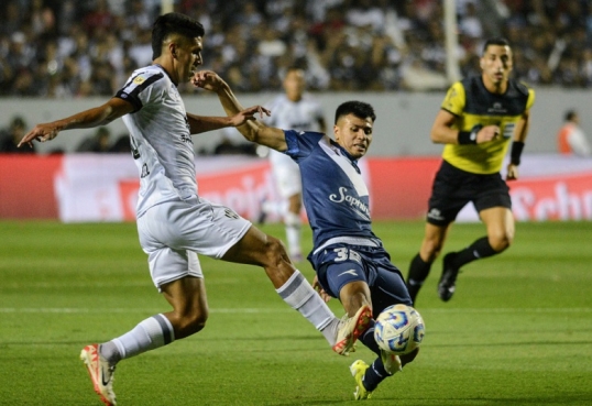 Vélez juega ante Central Córdoba, en la final de la Supercopa Argentina