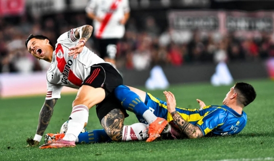 River: Sebastián Driusi salió lesionado