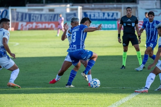 Liga Profesional de Fútbol: Godoy Cruz y Talleres suspendido por la agresión de un hincha al árbitro asistente