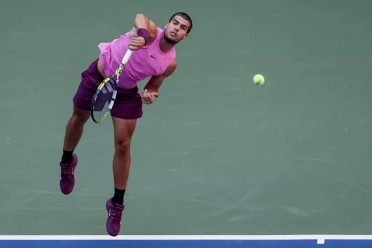 US Open: Carlos Alcaraz venció a Novak Djokovic y es finalista del torneo