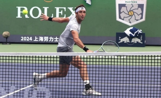 Masters 1000 de Shanghái: Tomás Etcheverry cayó ante el italiano número 1 del mundo, Jannik Sinner