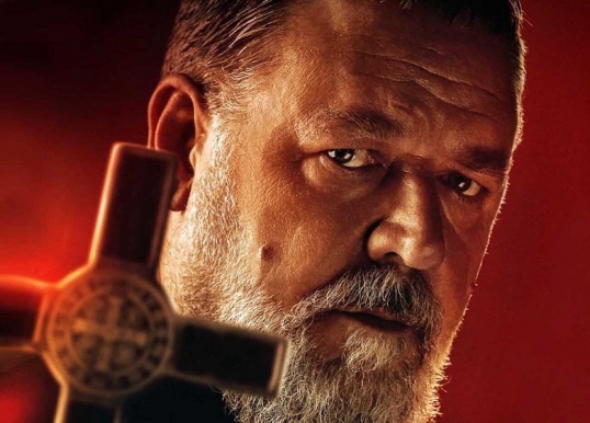 LLega a los cines «Exorcismo», una película con Russell Crowe, Ryan Simpkins, Sam Worthington