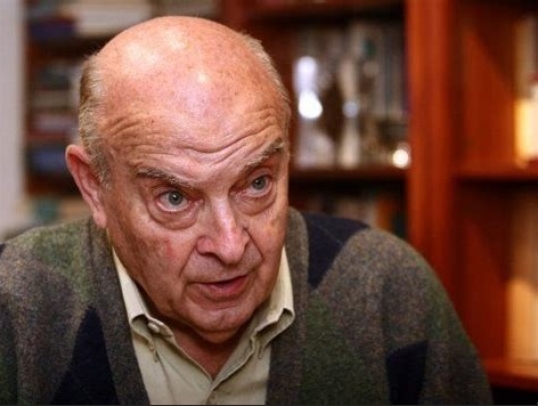 Domingo Cavallo cuestionó la estrategia monetaria del Gobierno