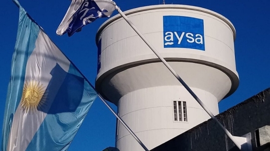 Caputo adelantó que publicarán los pliegos para la venta de AYSA