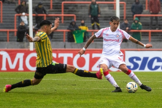 Torneo clausura de la Liga Profesional de Fútbol: Argentinos derrotó por 2-0 a Aldosivi
