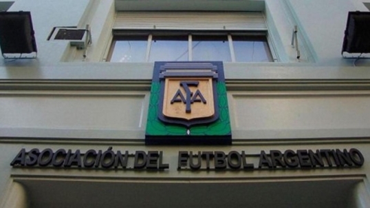 Guerra contra la AFA: El Gobierno aumentó a los clubes de fútbol los aportes jubilatorios