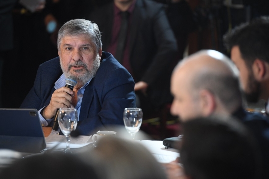 José Mayans afirmó que el presidente Javier Milei «no entiende un carajo de nada y está pirado»