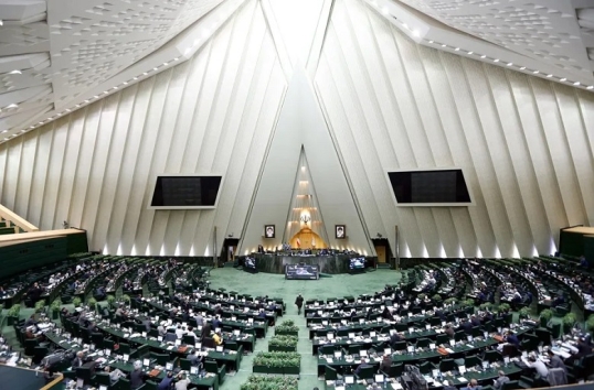 Irán: El Parlamento aprobó suspender la cooperación con la OIEA