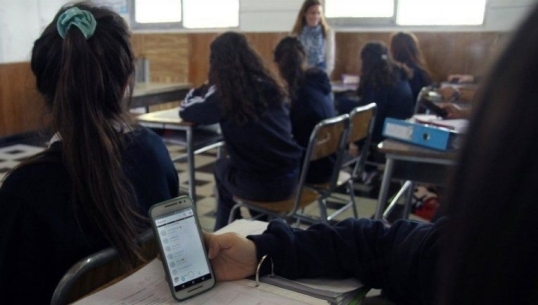 Neuquén: El gobierno provincial reguló el uso de los teléfonos celulares en las escuelas