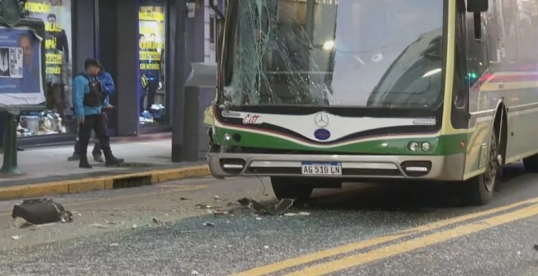El choque entre dos colectivos en el barrio de Recoleta, deja el saldo de 14 personas heridas