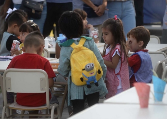 En Argentina, solo cuatro de cada 10 niños asisten al jardín en los sectores más vulnerables