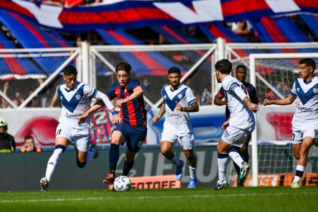 Liga Profesional de Fútbol: Vélez superó por 1-0 a San Lorenzo y continúa liderando el torneo