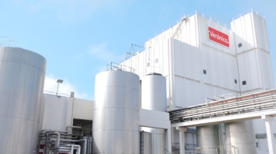 Lácteos Verónica frenó un pedido de quiebra, pero tiene 2.900 cheques rechazados y los trabajadores impagos