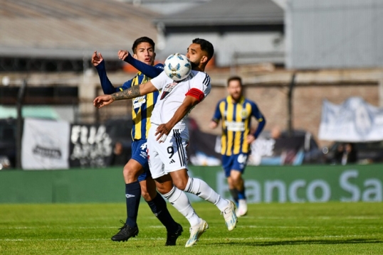 Liga Profesional de Fútbol: Riestra recibe a Rosario Central y Newell's a Defensa y Justicia